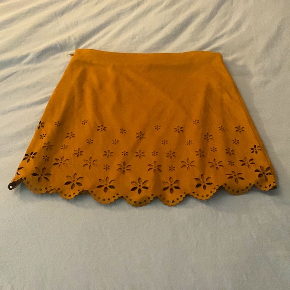 Forever 21 Faux Suede Mini Skirt, Size Small, Brown with Lattice Pattern - Picture 2 of 2